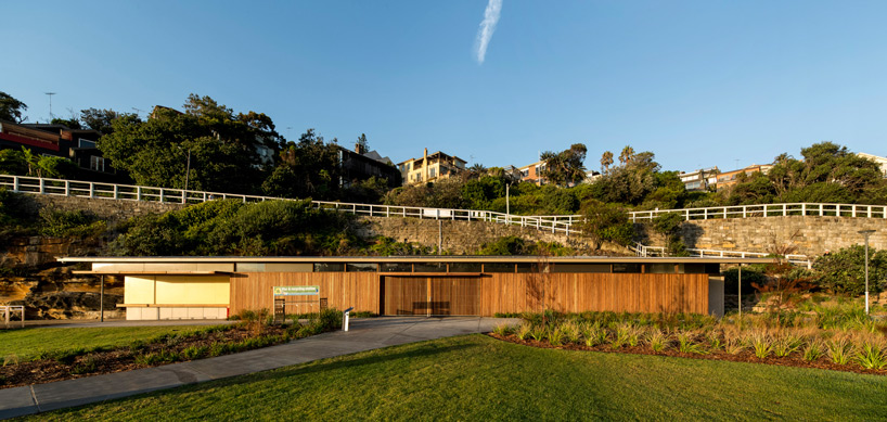 lahznimmo architects revives beach park with tamarama kiosk