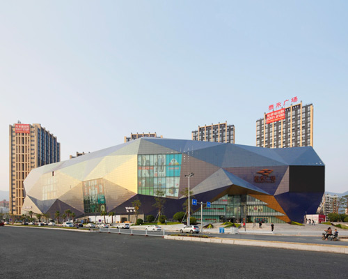 CLOU architects integrates fuzhou wusibei thaihot plaza in china