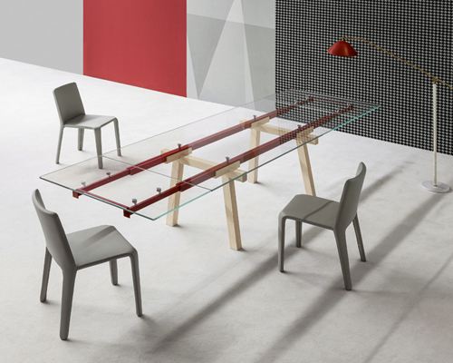 alain gilles reveals technical system in extendable tracks table