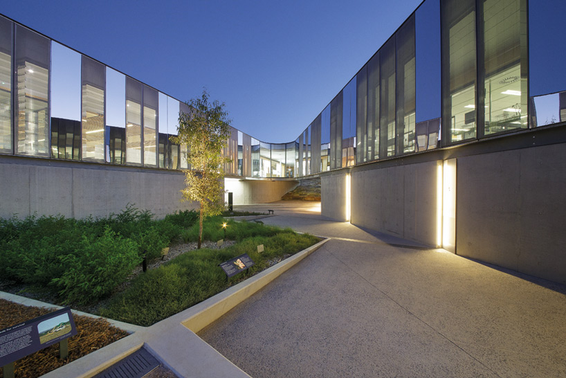 bvn donovan hill plantbank building designboom