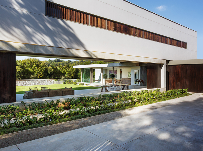 daffonchio-+-associate-architects-hyde-park-house-1-designboom02