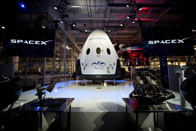 spaceX's fully reusable manned spaceship features 3D printed rocket engine