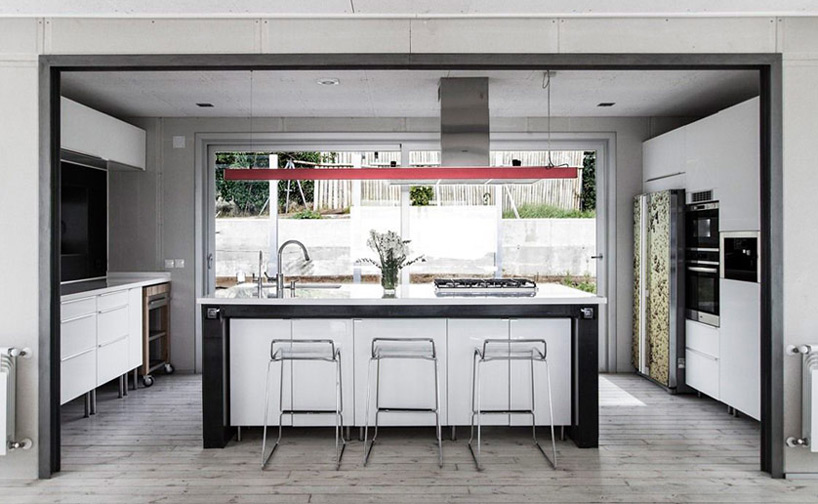 james & mau tarifa house designboom