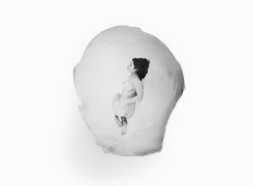 jess-landau-paints-portraits-on-eggshells-designboom-03
