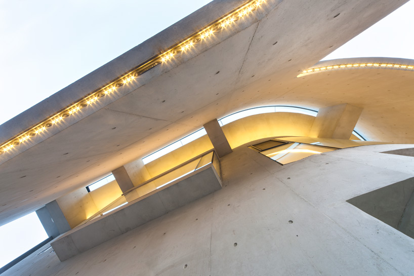 moon hoon k pop curve designboom