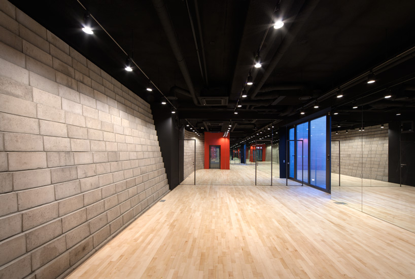 moon hoon k pop curve designboom