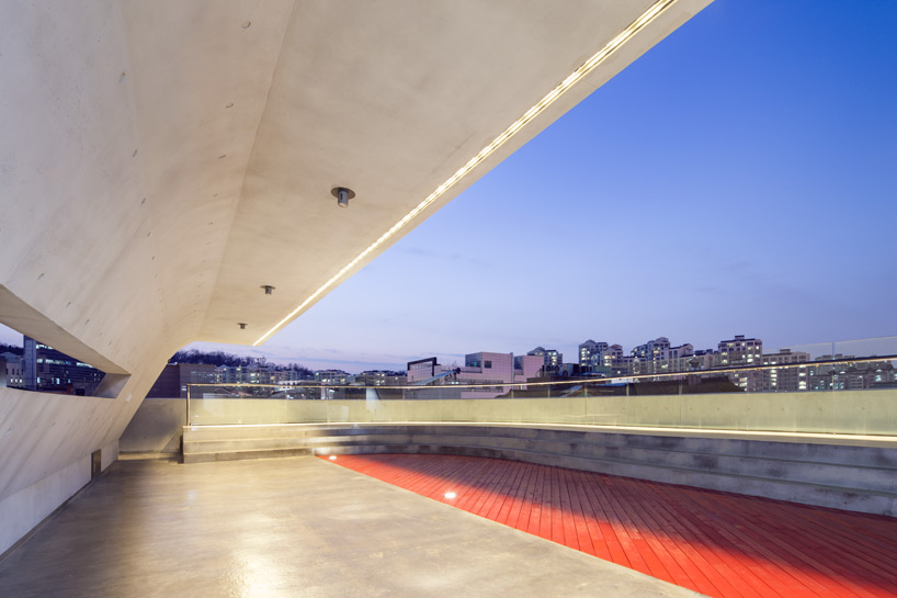 moon hoon k pop curve designboom