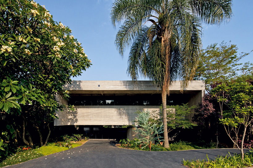 paulo mendes da rocha exhibits technique and imagination at the triennale