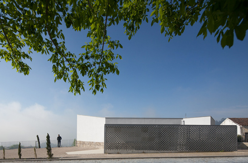 raul sousa cardodo graca vaz mortuary house designboom