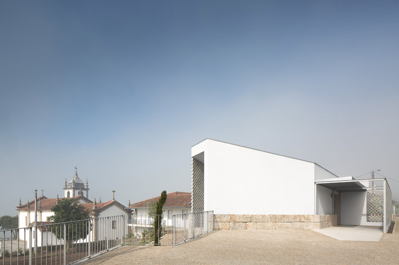 raul sousa cardodo graca vaz mortuary house designboom