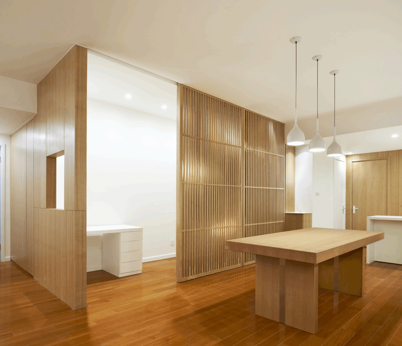tsutsumi & associates slides wood screen at house in dawanglu