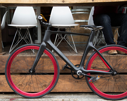 vanhawks valour carbon fiber smart bike connects to iOS with bluetooth