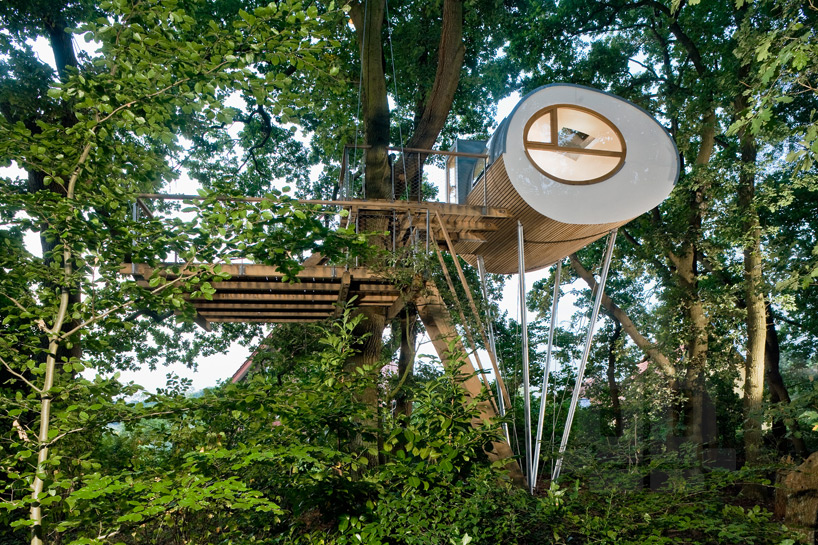 baumraum places elliptical pod around two oaks for treehouse djuren