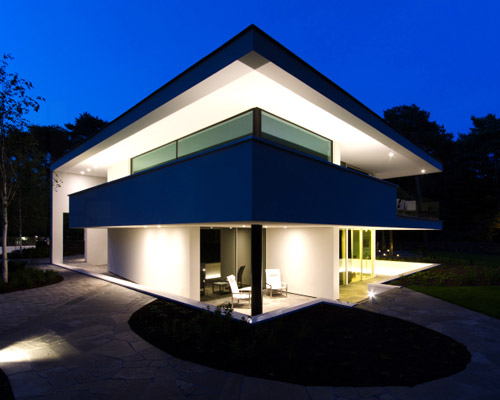 DPL europe lights up the architecture of villa noord-brabant