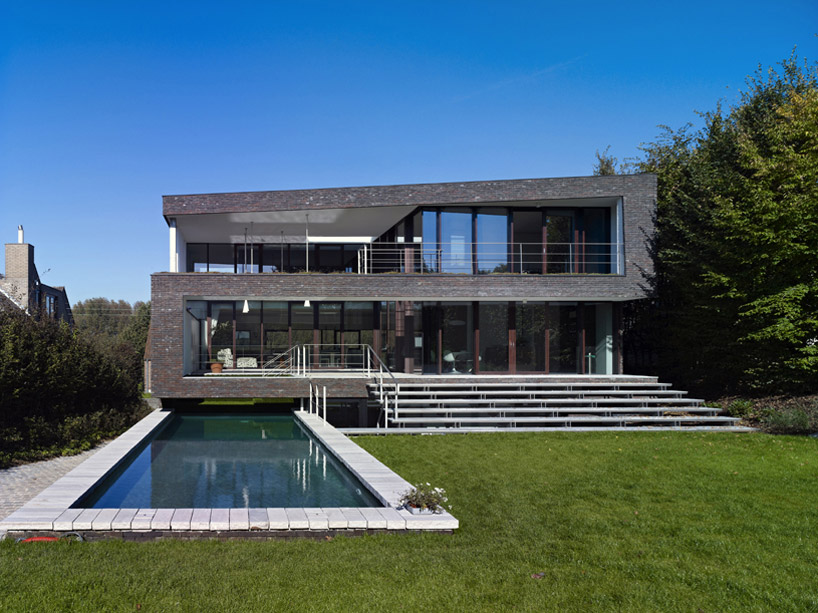gonzales creates moving family portrait for DMOA architects house