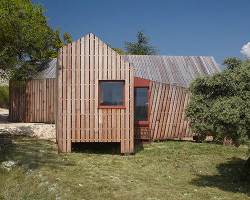 h2o architects organizes wood volumes at la cabotte in southern france