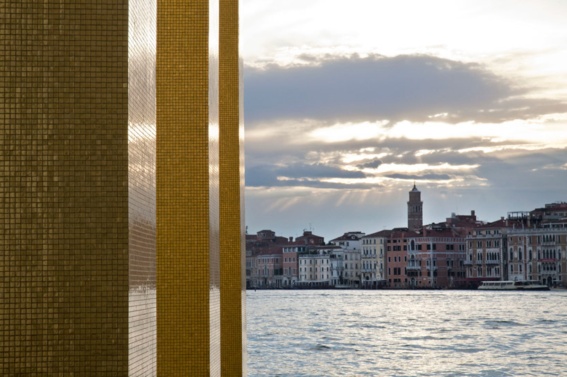 heinz mack the sky over nine columns venice biennale designboom 