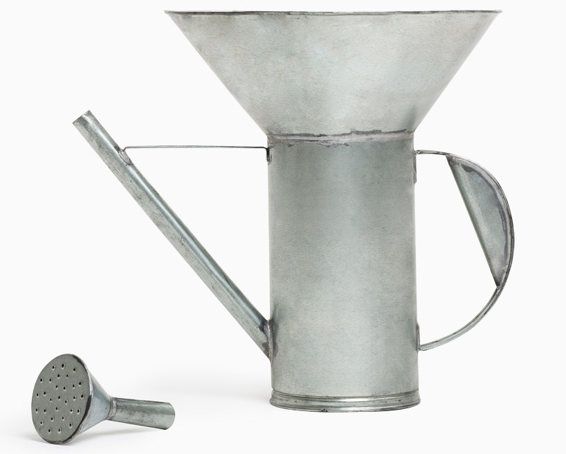 idro watering can by giulio iacchetti and vittorio venezia