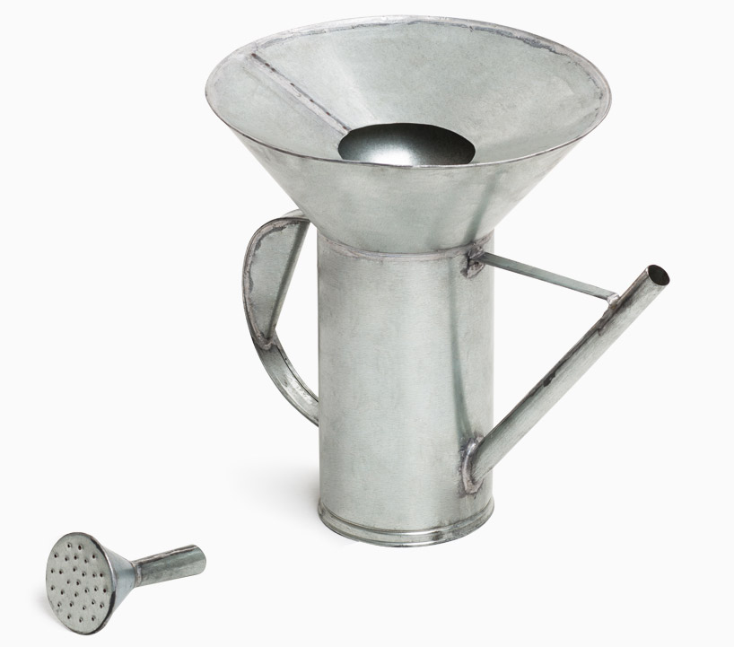 idro watering can by giulio iacchetti and vittorio venezia