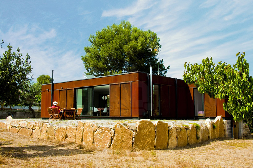 james&mau perforates the facade of casa menta