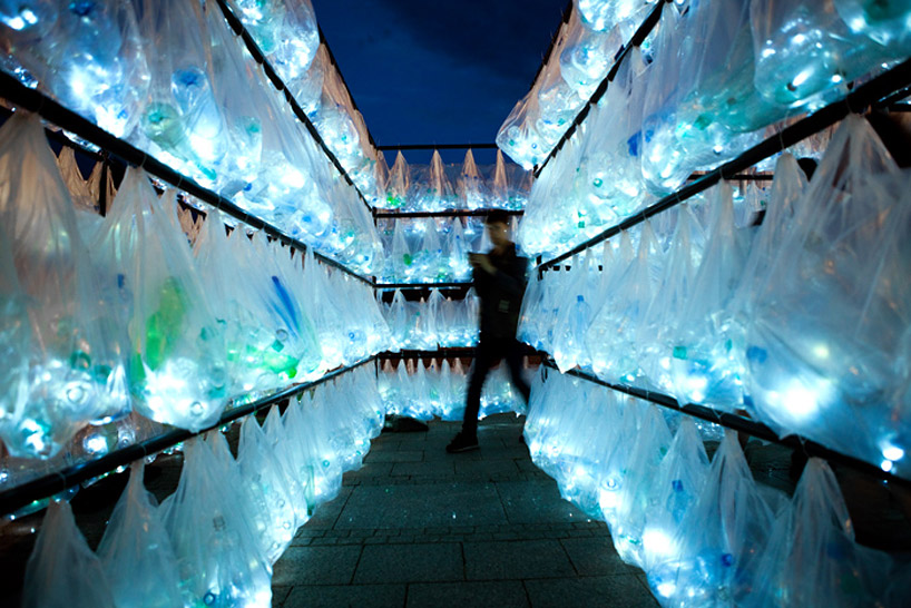 luzinterruptus weaves labyrinth of plastic waste from 6000 illuminated bottles