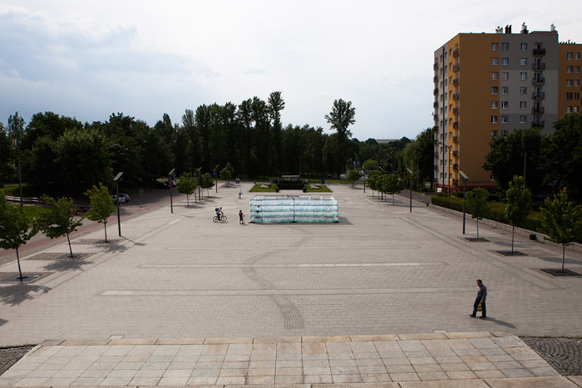 luzinterruptus labyrinth of plastic waste poland