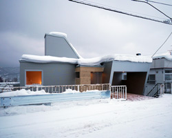 salto house in japan by m+o maximizes its hillside location