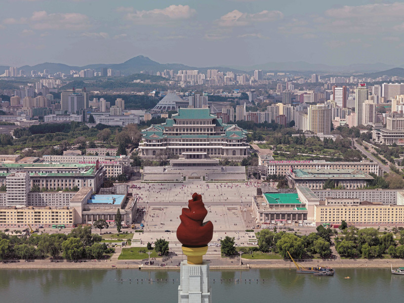 minsuk cho exhibits crow's eye view of divided korea