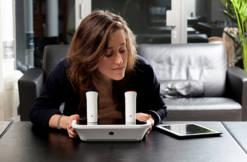 oPhone by vapor communications is capable of sending 'scent messages'