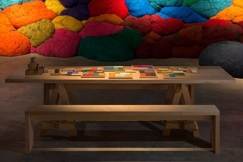 sheila hicks knots colorful fiber bundles for séance at design miami/ basel