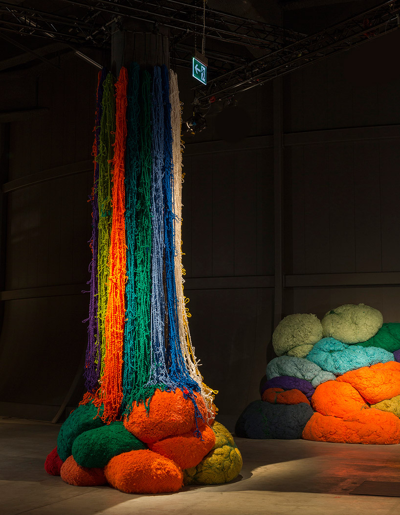 sheila hicks knots colorful fiber bundles for séance at design miami/ basel