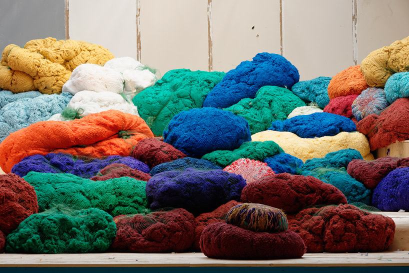 sheila hicks knots colorful fiber bundles for séance at design miami/ basel