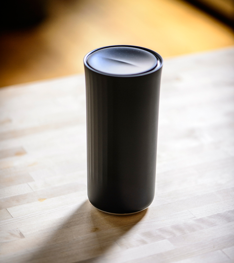 vessyl smart cup by yves behar knows exactly what you’re drinking