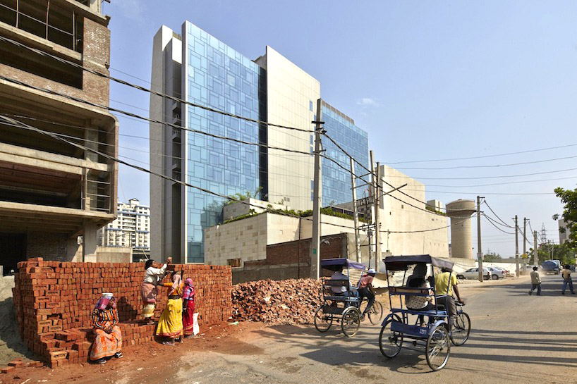 wow architects gurgaon hotel vivanta taj