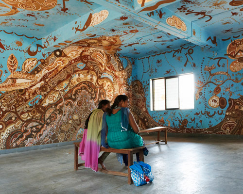 yusuke asai covers classroom in maharashtra with a painted mud mural