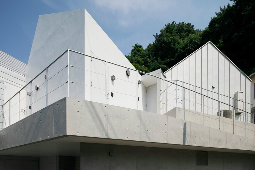 K2YT aligns gabled zushi apartment complex in kanagawa