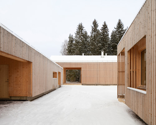 OOPEAA arranges house riihi around courtyard in finnish countryside