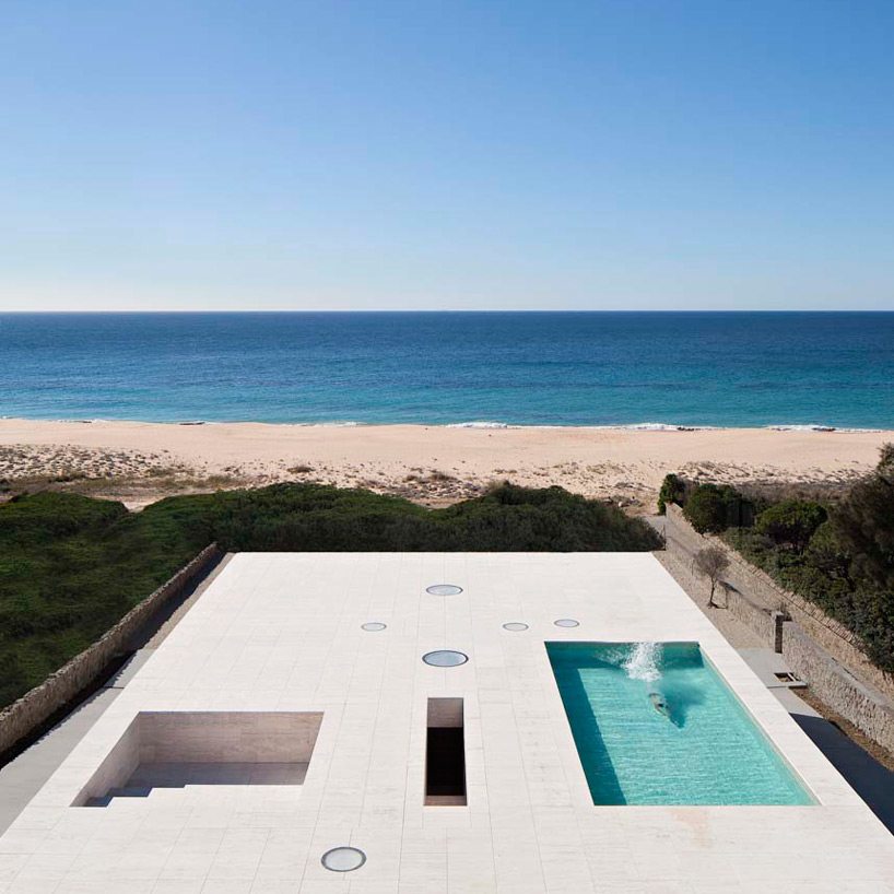 alberto campo baeza house of the infinite VT house cadiz designboom