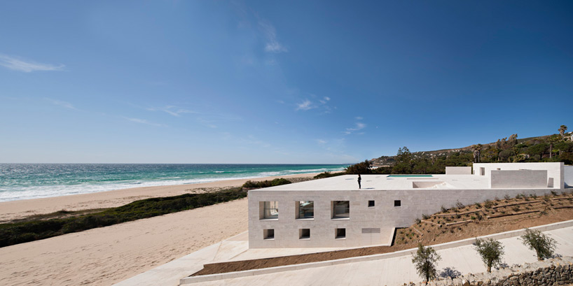 alberto campo baeza house of the infinite VT house cadiz designboom