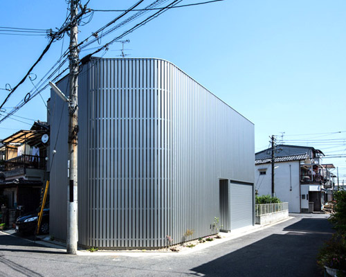 arbol design cuts courtyards into otori house