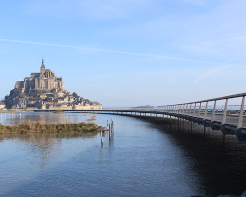 dietmar feichtinger architectes elevates jetty to mont saint-michel