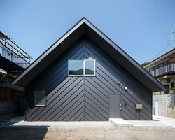 hiromu nakanishi organizes elephant house around internal courtyard