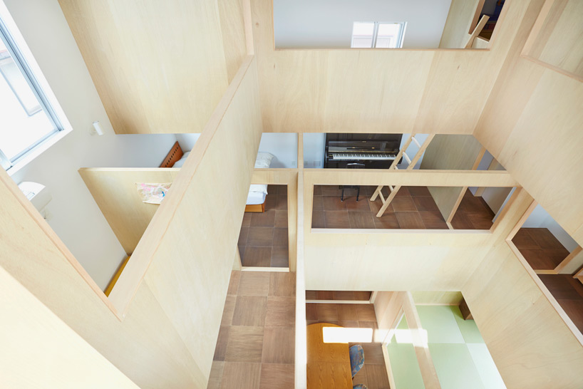 hiroyuki shinozaki divides house S with laminated beams