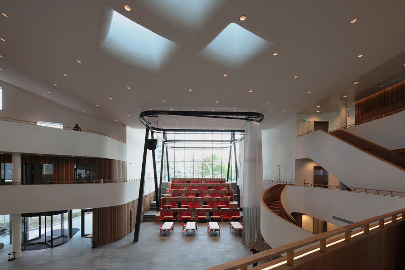 mecanoo rabobank westelijke mijnstreek advice centre sittard the netherlands designboom