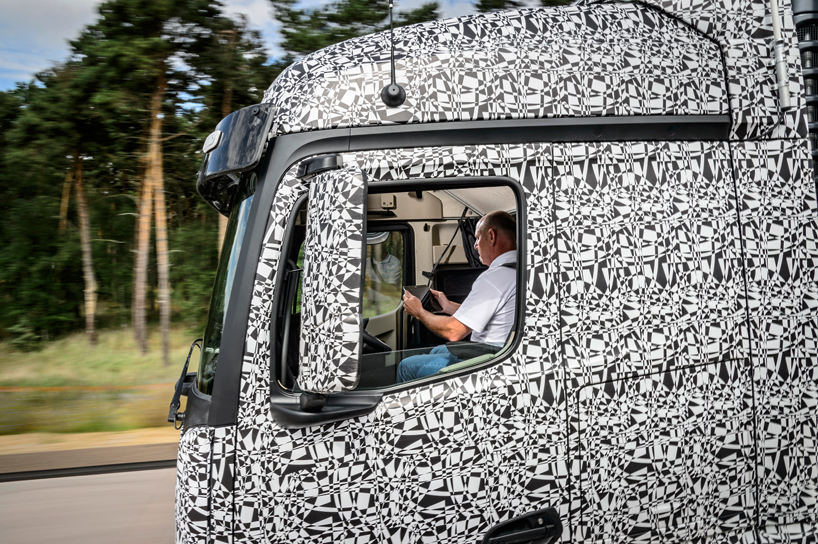 mercedes-benz autonomous truck of the future scans the road with radar and sensors