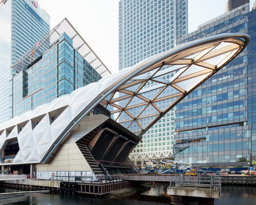 latticed roof complete at foster + partners' crossrail station