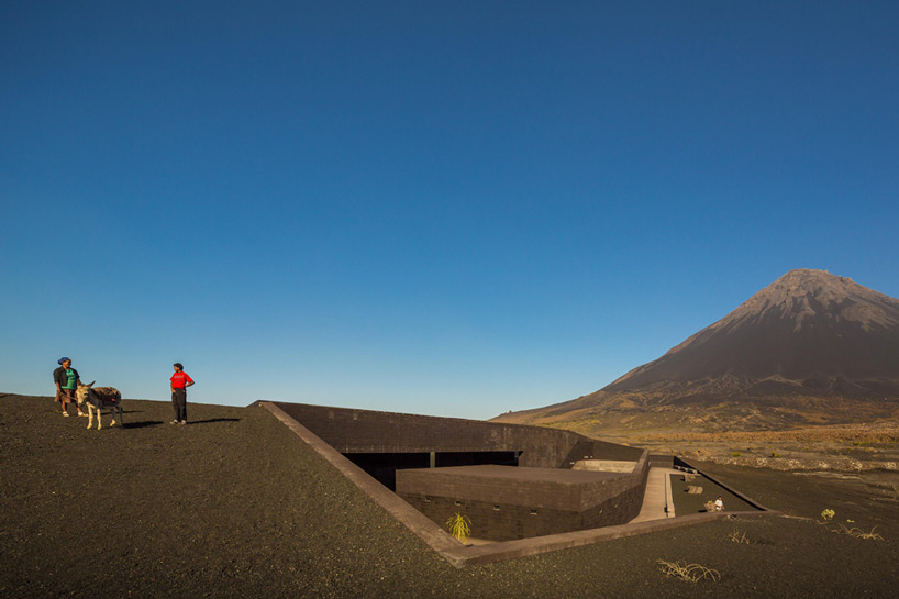 oto arquitectos fogo island park headquarters designboom