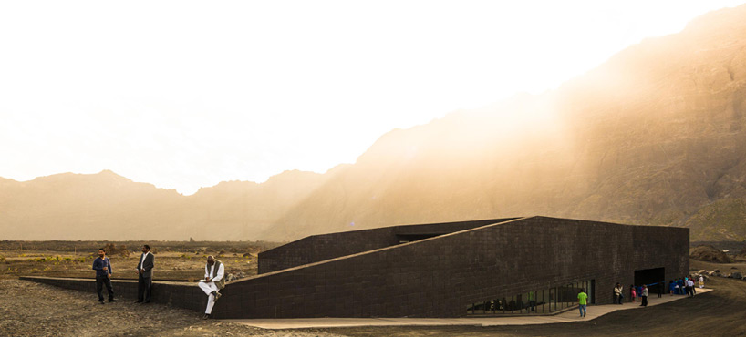 oto arquitectos fogo island park headquarters designboom