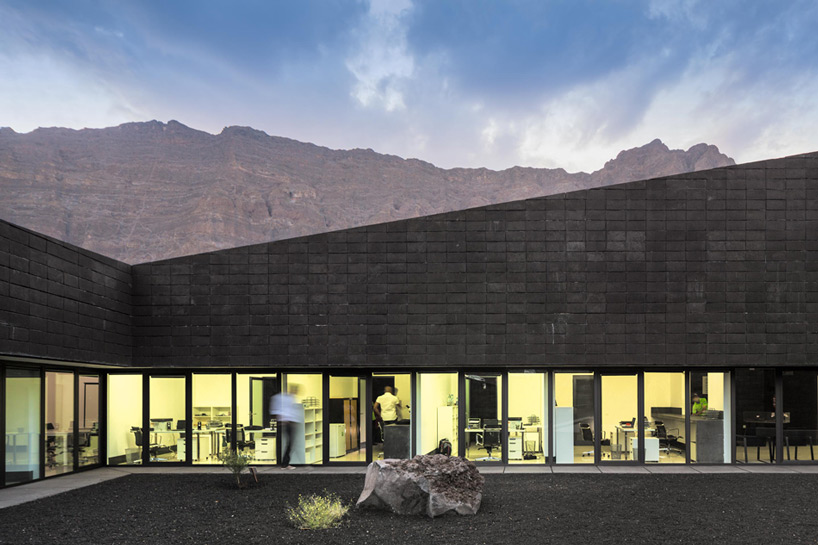 oto arquitectos fogo island park headquarters designboom