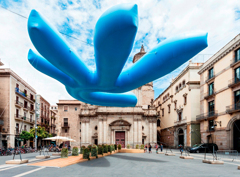 peter cook + yael reisner float inflated blue hand in barcelona plaza